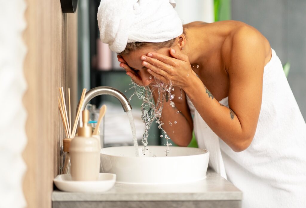 blog_cleansing_mistakes_age_skin_dalu